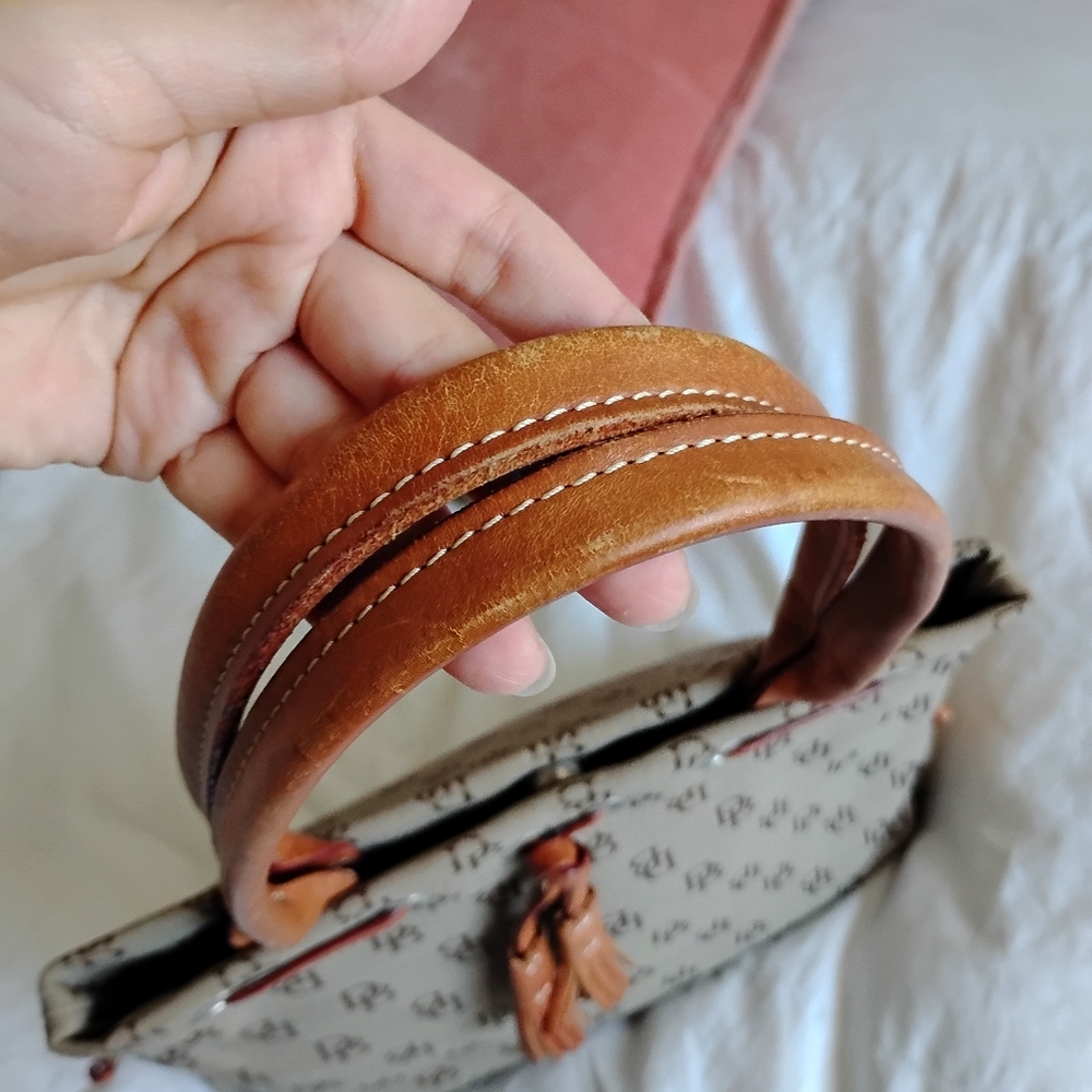 Dooney and Bourke vintage shoulder bag - Picture 4 of 5